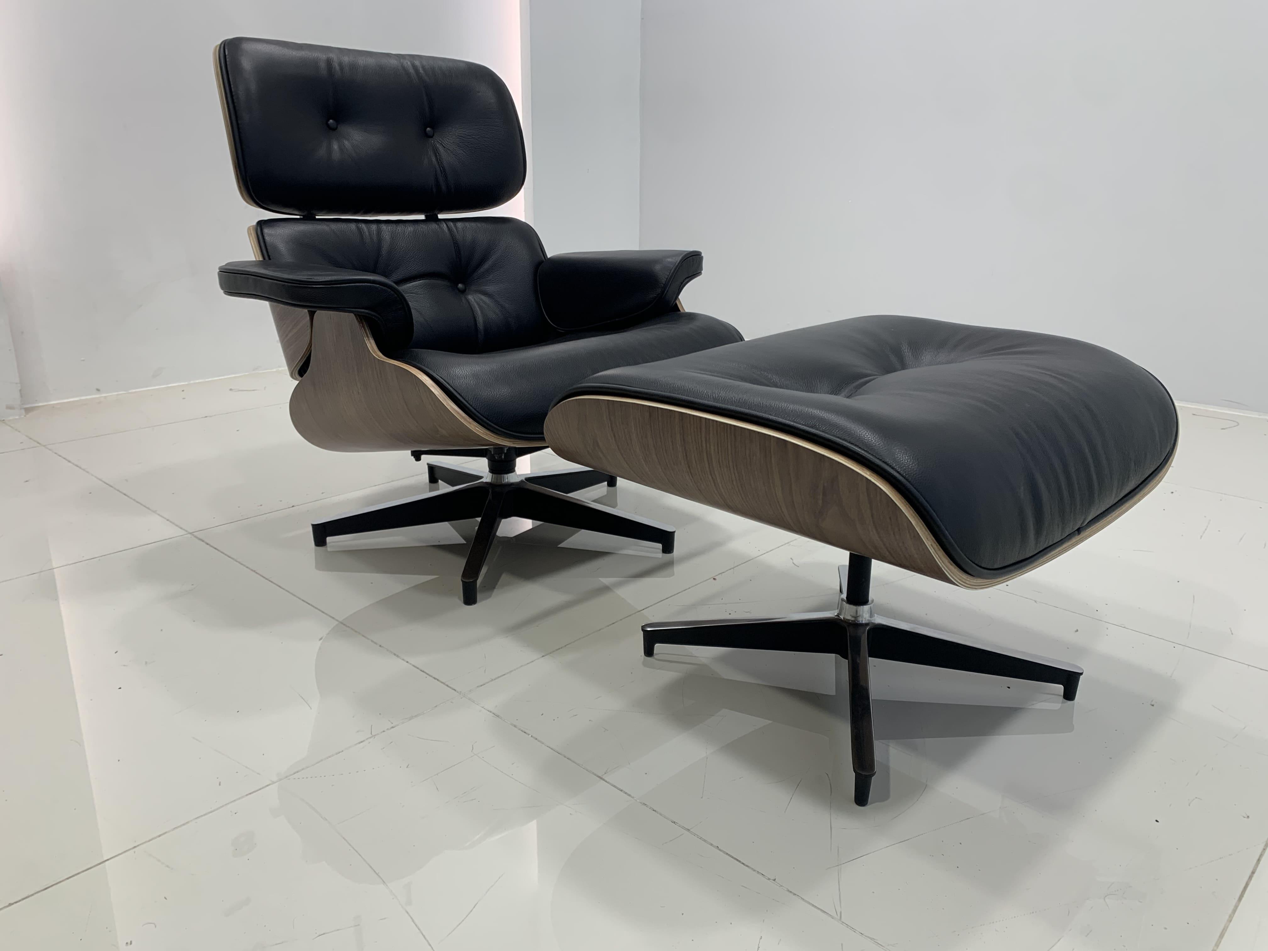 LUI BLACK LEATHER AND OTTOMAN